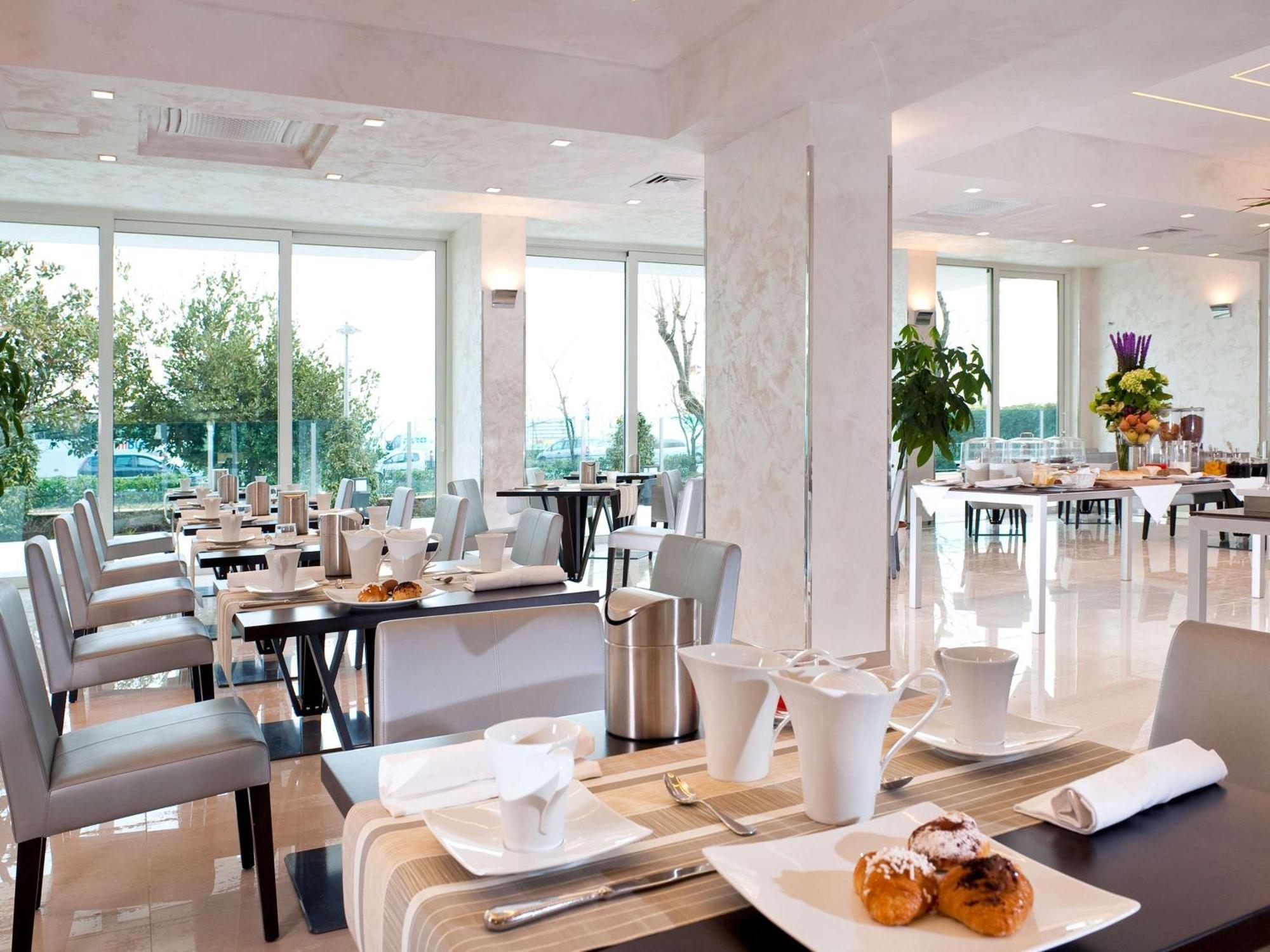 Mercure Hotel Rimini Artis Exterior photo